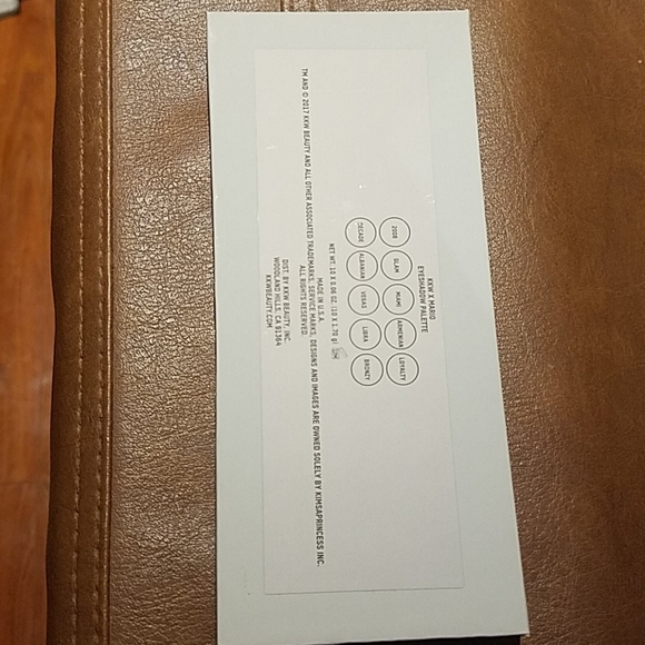 KKW eyeshadow palette - Picture 10 of 11
